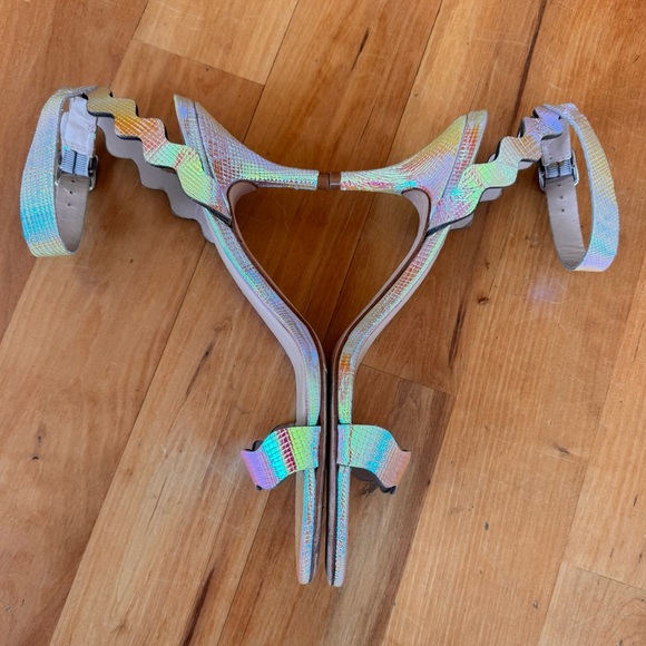 LOEFFLER RANDALL Reina Scalloped Leather Sandal Heels Iridescent Sz 9 - Picture 7 of 11